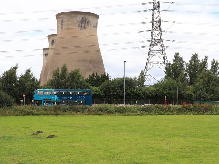 Koeltorens van een elektriciteitscentrale